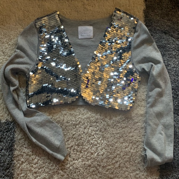 Girls 16-18 Cardigan Shrug sweater from JUSTICE!  Gray with “fish scale” sparkle - Picture 8 of 8